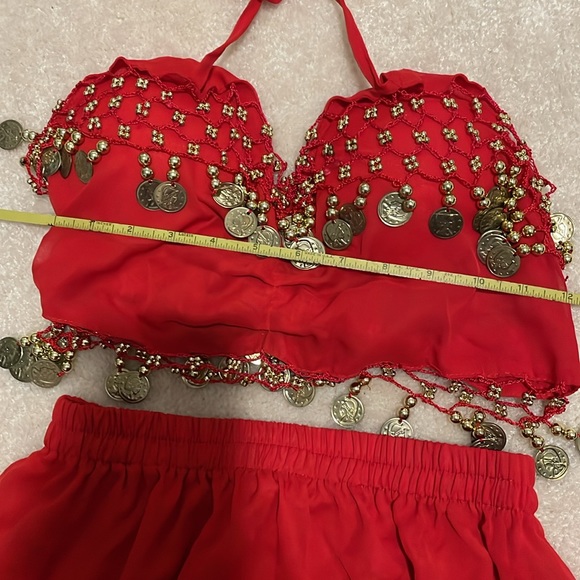 Belly dancing costume belah in red with gold accents - Picture 8 of 9